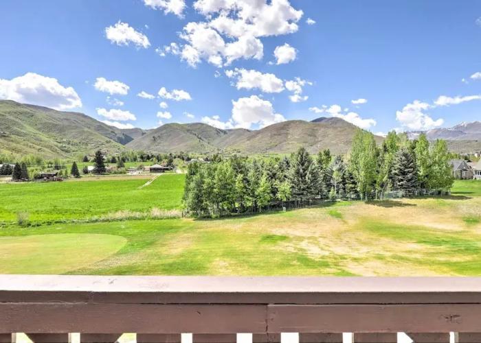 Peaceful Midway Studio w/ Mountain + Golf Views!