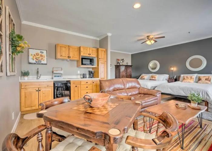 Large, Cozy Midway Studio w/ Mountain Views!