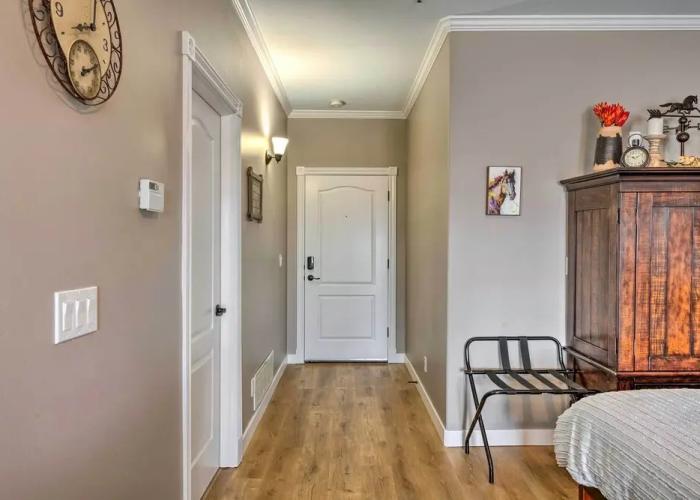 Large, Cozy Midway Studio w/ Mountain Views!