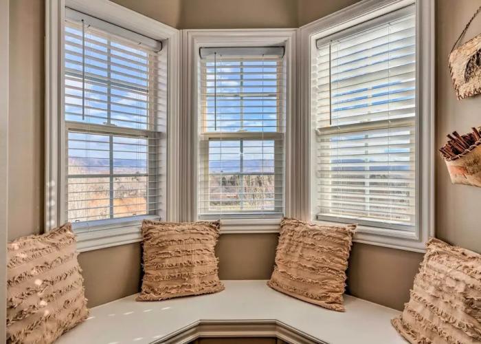 Large, Cozy Midway Studio w/ Mountain Views!