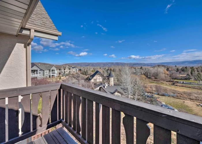 Large, Cozy Midway Studio w/ Mountain Views!