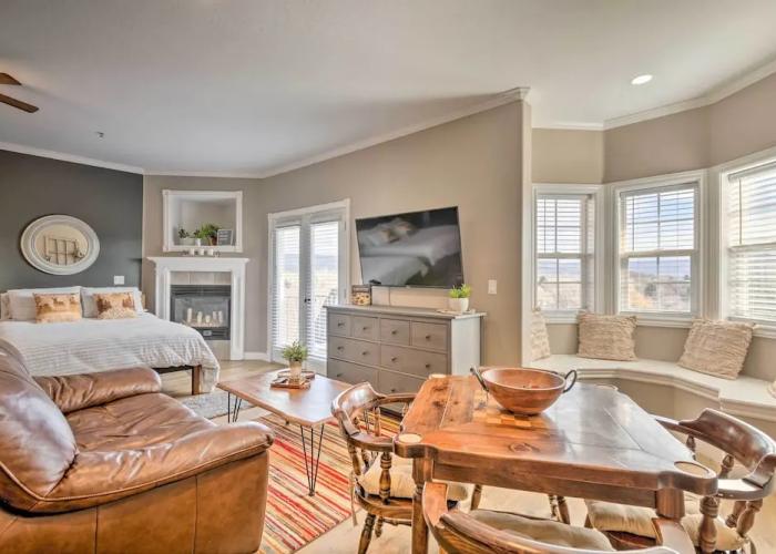 Large, Cozy Midway Studio w/ Mountain Views!