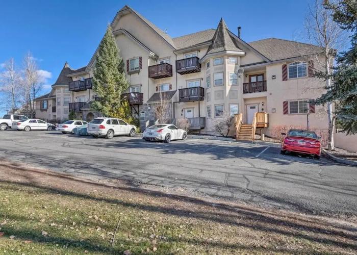 Large, Cozy Midway Studio w/ Mountain Views!