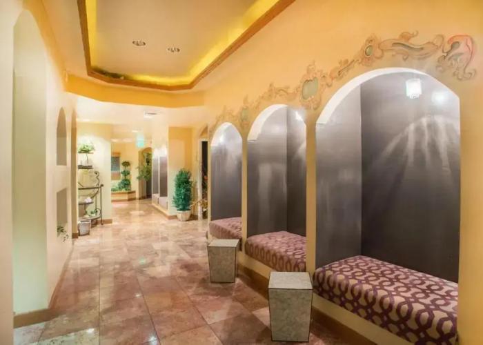 Villas at Zermatt Resort - Condos