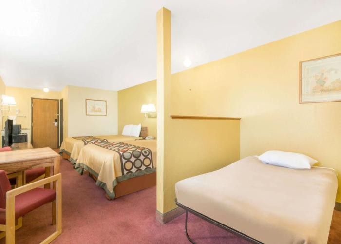 Super 8 By Wyndham Moriarty