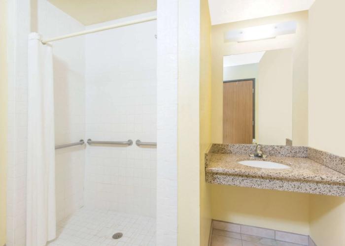 Super 8 By Wyndham Moriarty