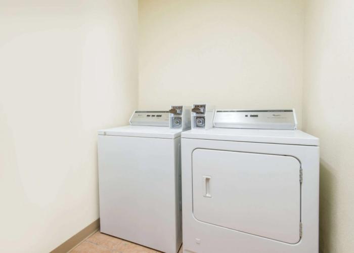 Super 8 By Wyndham Moriarty