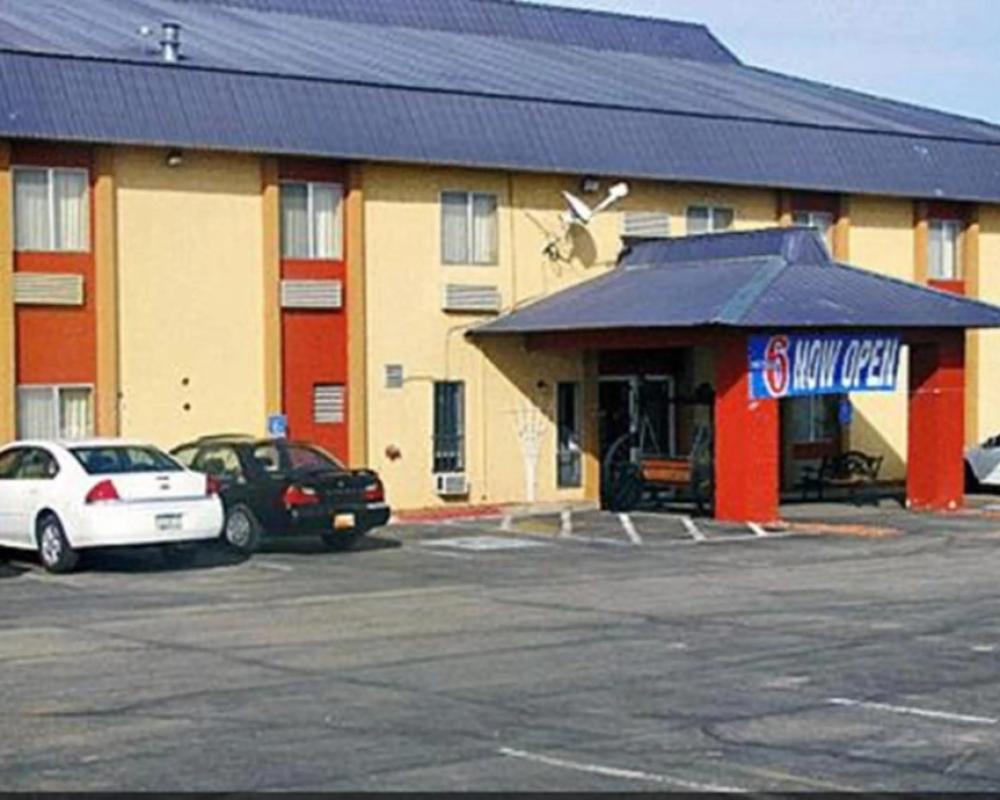 Motel 6 Moriarty, NM