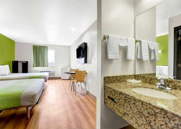 Motel 6 Moriarty, NM