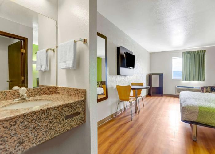 Motel 6 Moriarty, NM