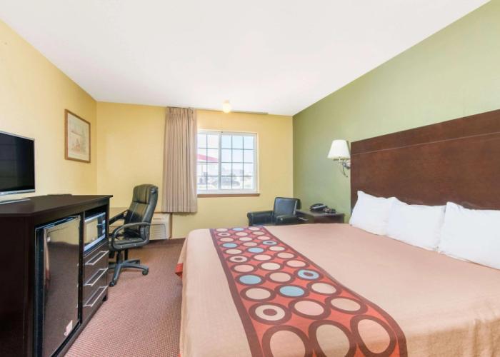 Super 8 by Wyndham Moriarty