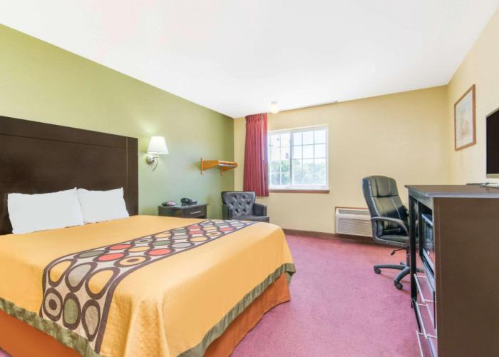 Super 8 by Wyndham Moriarty