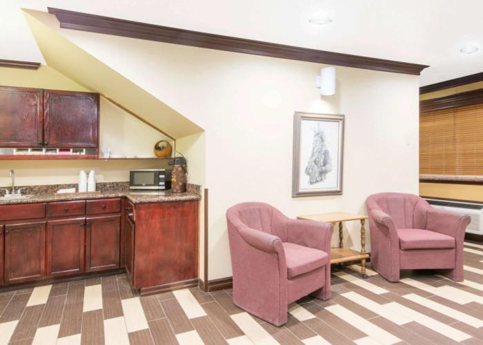 Super 8 by Wyndham Moriarty