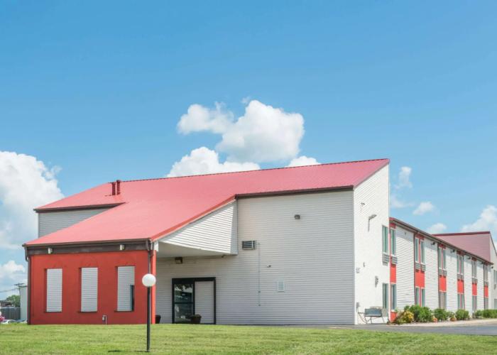 Super 8 by Wyndham O'Fallon MO/St. Louis Area