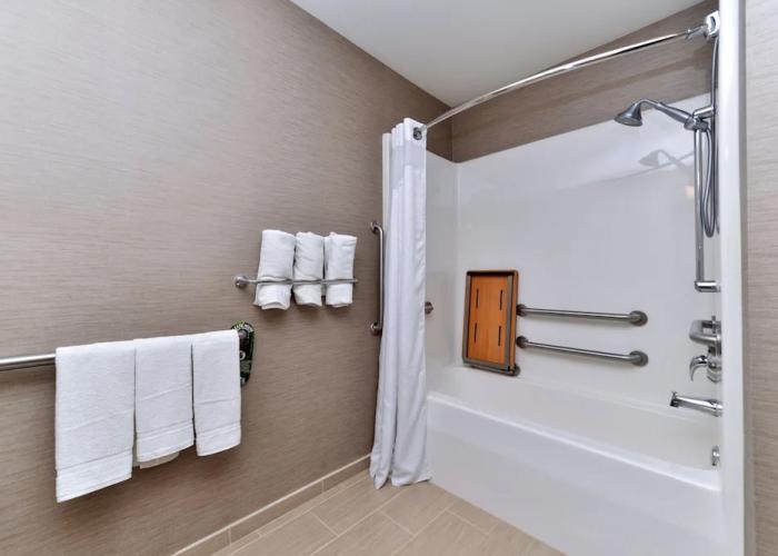 Holiday Inn Express & Suites St. Louis West-O'Fallon