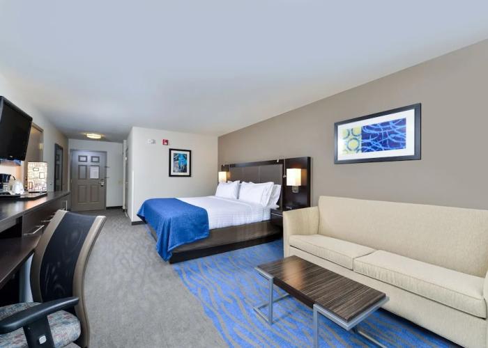 Holiday Inn Express & Suites St. Louis West-O'Fallon