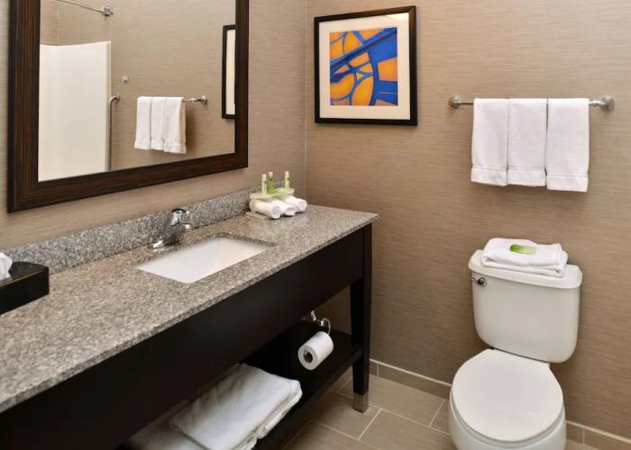 Holiday Inn Express & Suites St. Louis West-O'Fallon