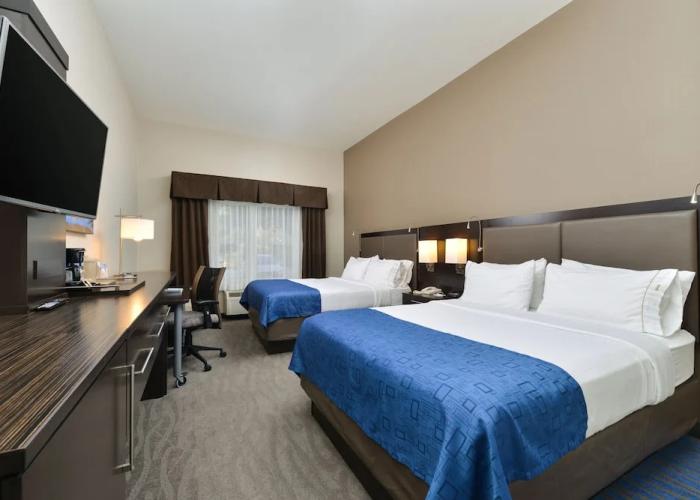 Holiday Inn Express & Suites St. Louis West-O'Fallon