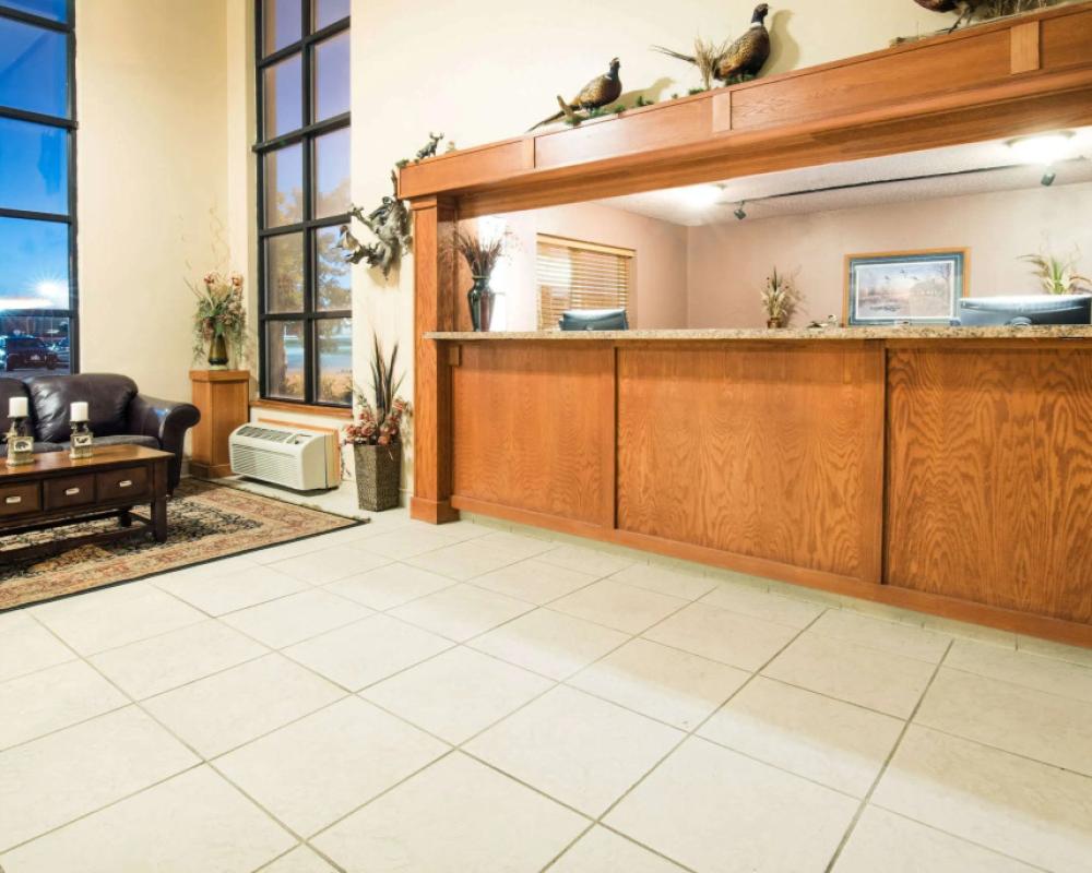 Howard Johnson Hotel & Suites by Wyndham Oacoma