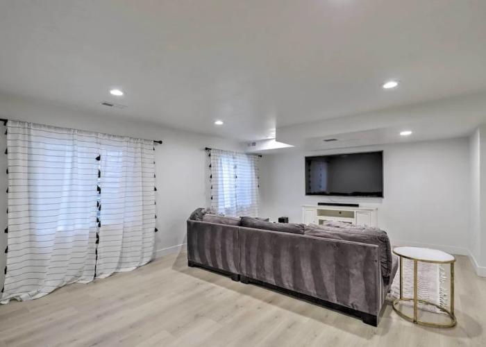 Lovely Vineyard Getaway < 1 Mi to Utah Lake!