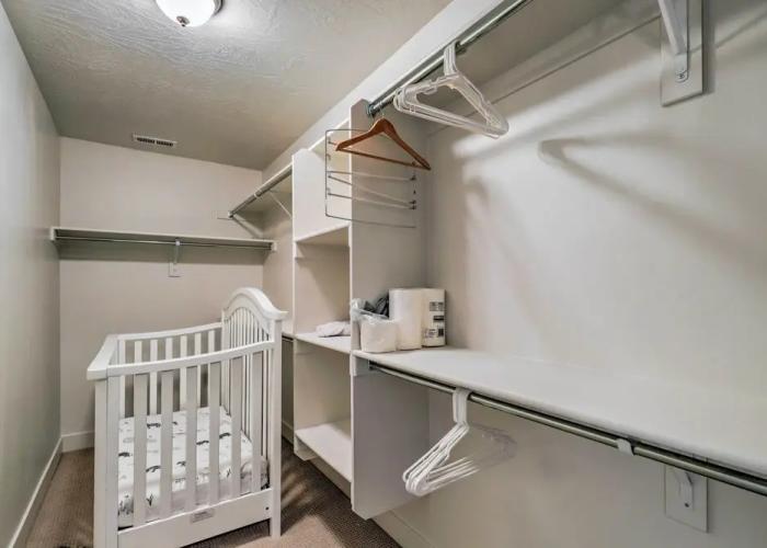 Lovely Vineyard Getaway < 1 Mi to Utah Lake!