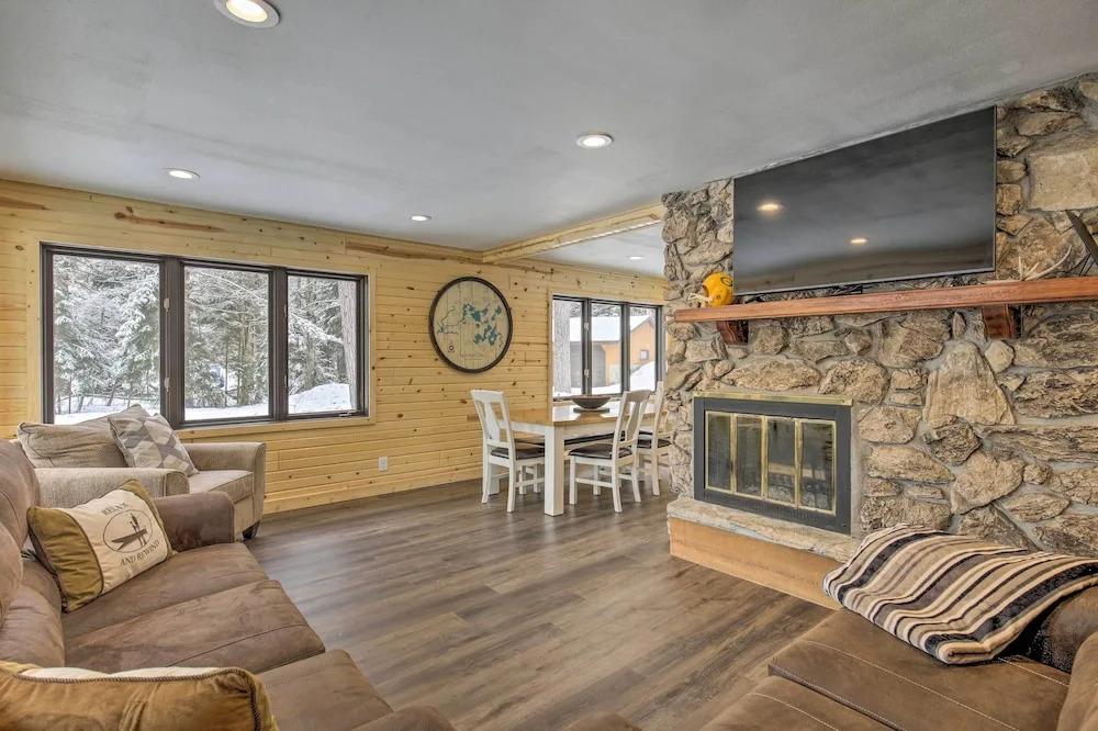 'deerskin Lodge' w/ Boat Dock & Fire Pit!