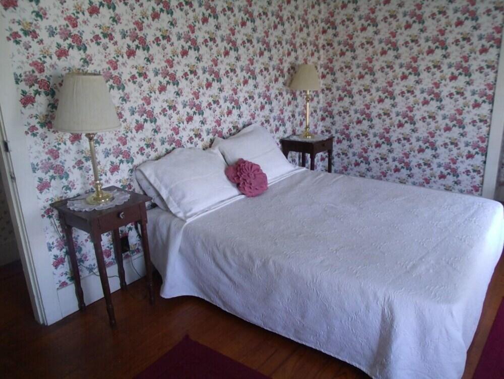 Spinneys Guesthouse & Beach Cottages