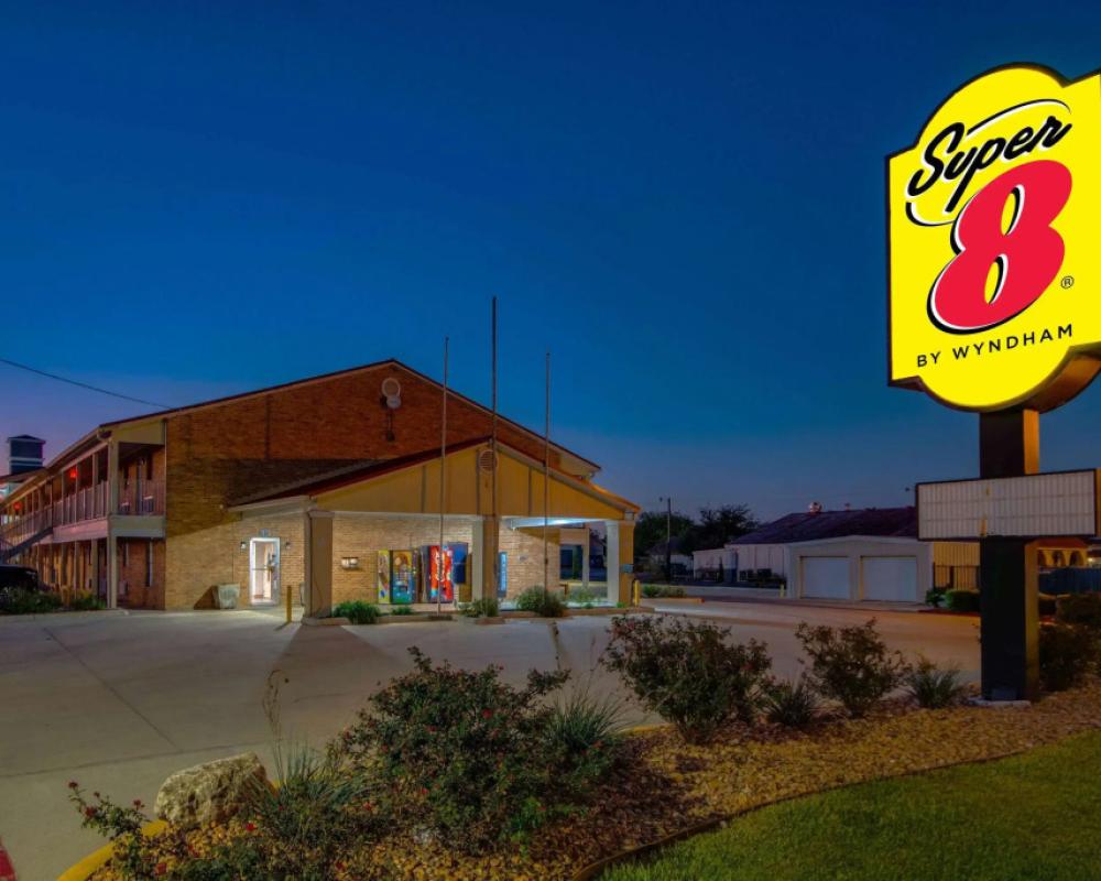 Super 8 by Wyndham Pleasanton