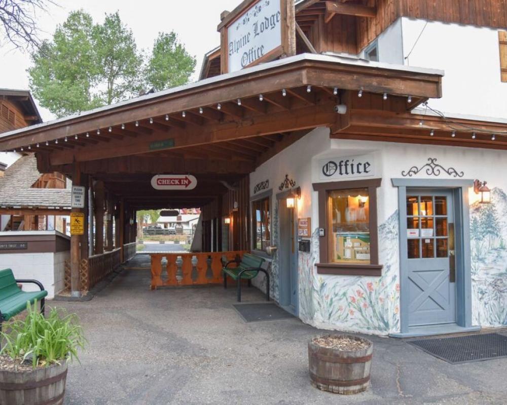 Alpine Lodge