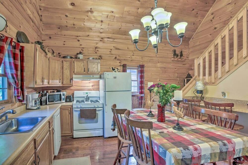 Resort Cabin w/ Fire Pit: Golf, Hike and Play!