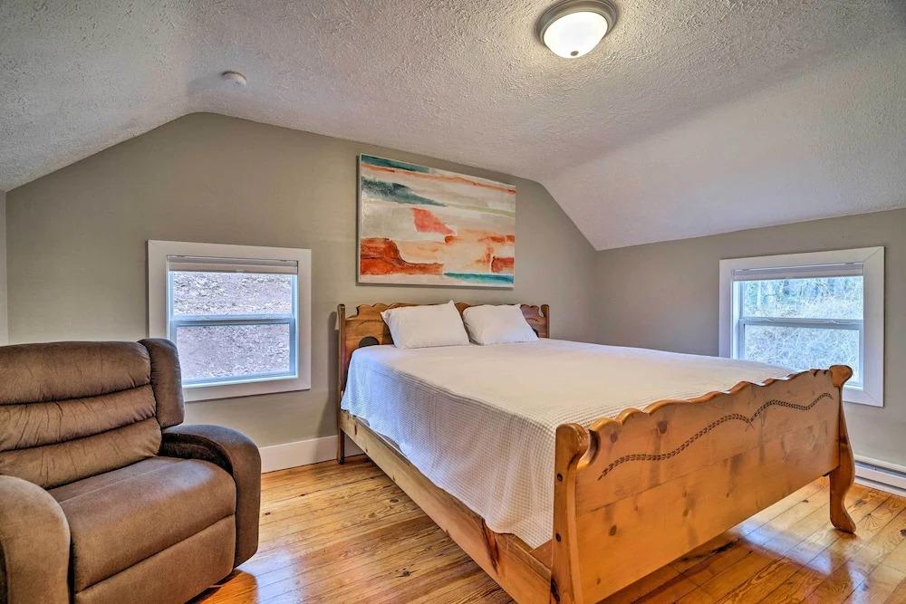 Scotrun Home Centrally Located to Area Resorts