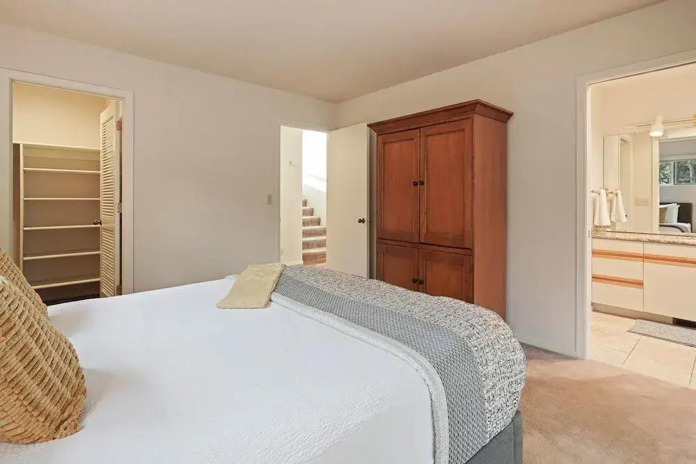 9 Cottonwood 3 Bedroom Home by RedAwning