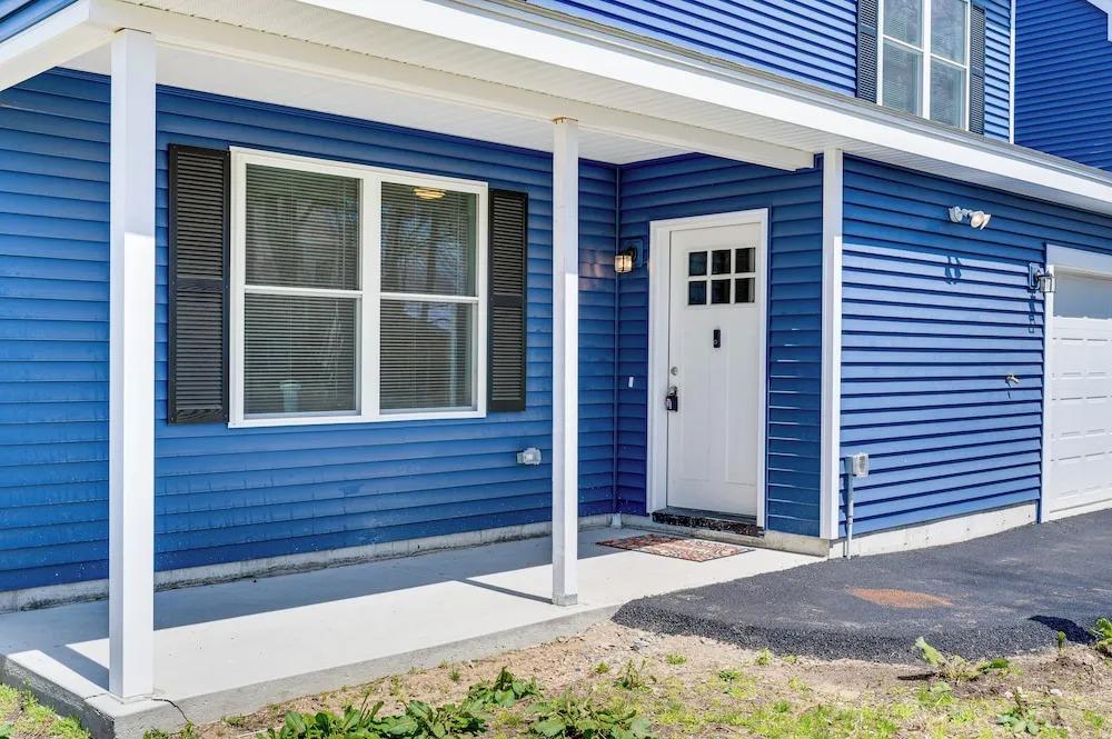 New Hampshire Abode w/ Mountain Views, Near Skiing