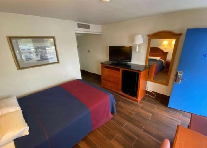 Americas Best Value Inn & Suites-Walker/Grand Rapids North