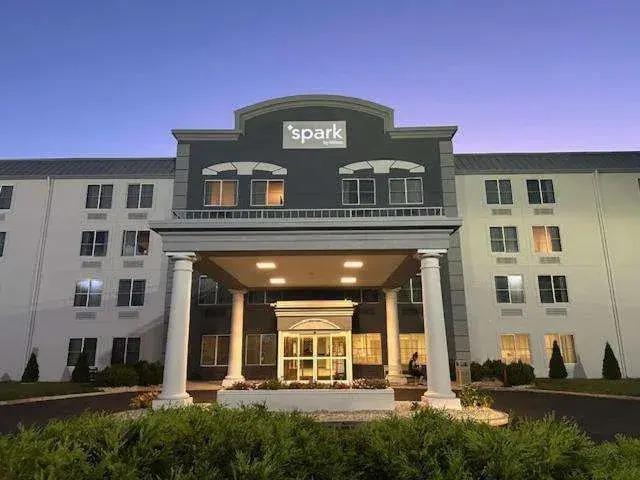 Spark By Hilton Walker Grand Rapids North