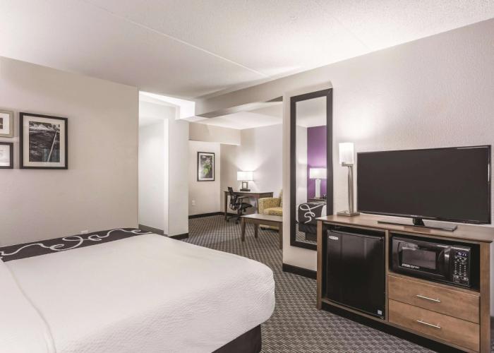 La Quinta Inn & Suites by Wyndham Columbia / Fort Meade