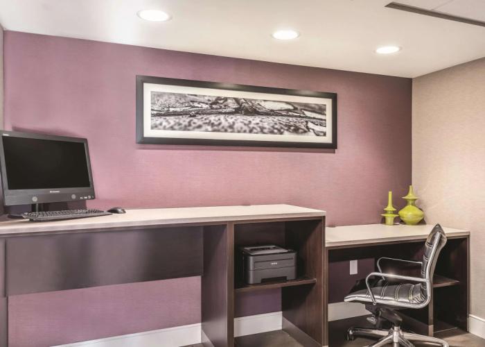 La Quinta Inn & Suites by Wyndham Columbia / Fort Meade