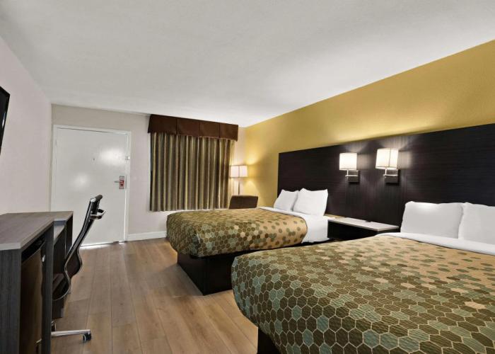 Econo Lodge White Pine Morristown I-81 & I-40 Split