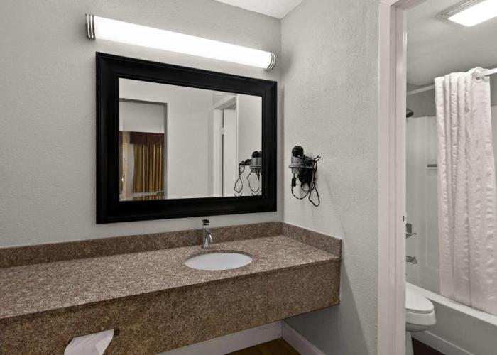 Econo Lodge White Pine Morristown I-81 & I-40 Split