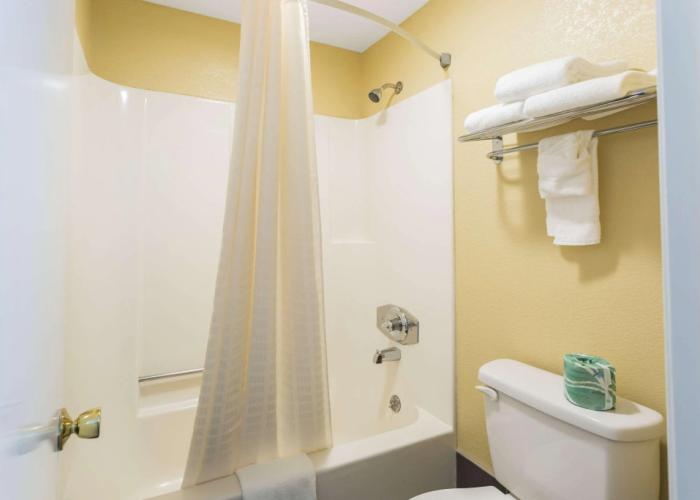 Econo Lodge White Pine Morristown I-81 & I-40 Split