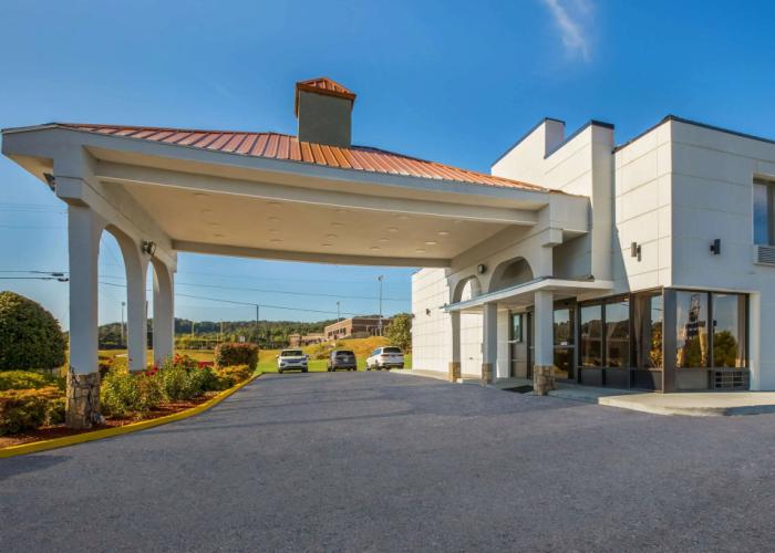 Econo Lodge White Pine Morristown I-81 & I-40 Split