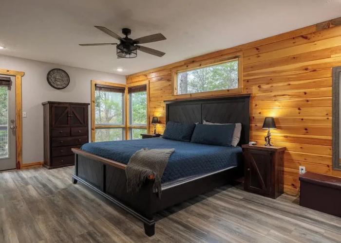 Hot Tub & Mini Golf: Mtn-view Haven in Kodak!