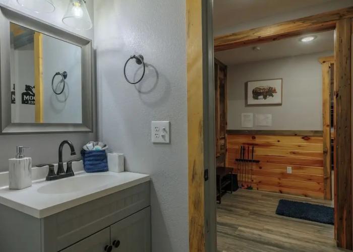 Hot Tub & Mini Golf: Mtn-view Haven in Kodak!