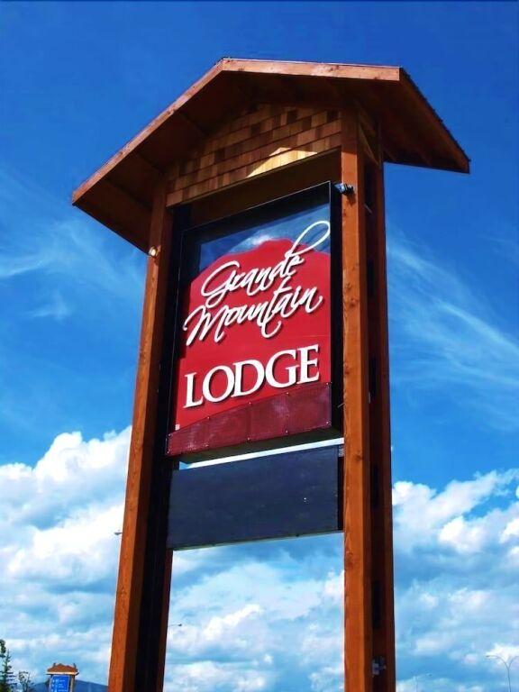 Grand Mountain Lodge
