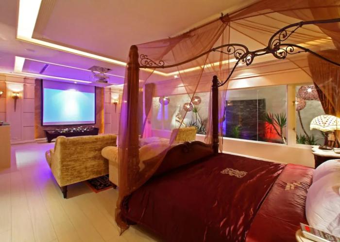 Young Motel