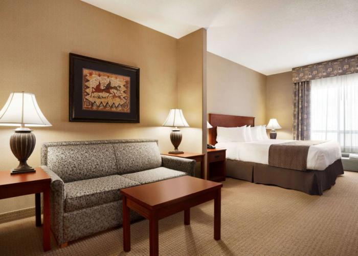 Days Inn & Suites by Wyndham Strathmore