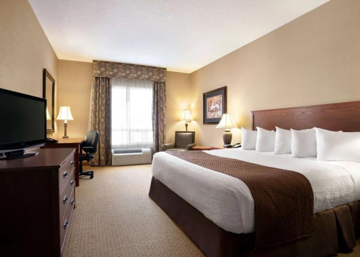 Days Inn & Suites by Wyndham Strathmore