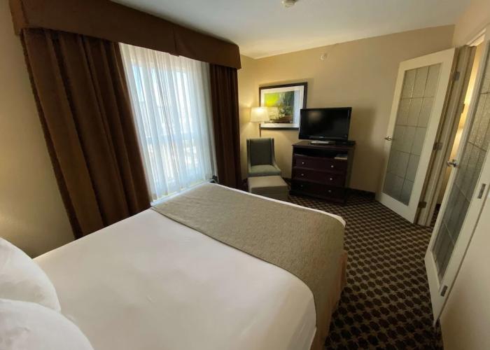 Best Western Strathmore Inn