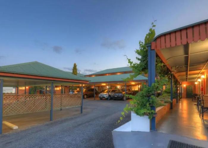The Vines Motel and Cottages