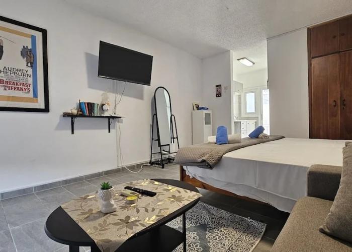 137 AN - Stay ZEA Studio